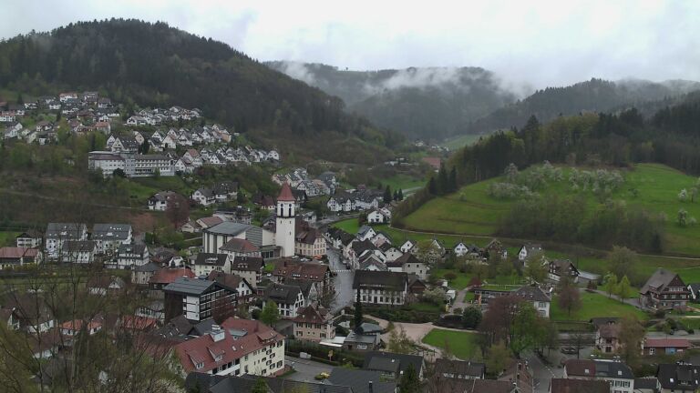 Dieses Bild zeigt eine Webcam-Aufnahme von Ottenhöfen, aufgenommen am Sonntag, den 12.04.2026 um 15:50 Uhr