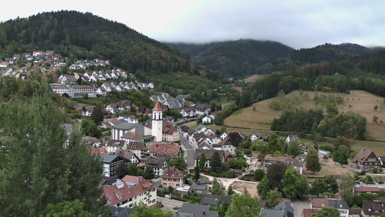 Dieses Bild zeigt eine Webcam-Aufnahme von Ottenhöfen, aufgenommen am Donnerstag, den 20.08.2026 um 08:30 Uhr