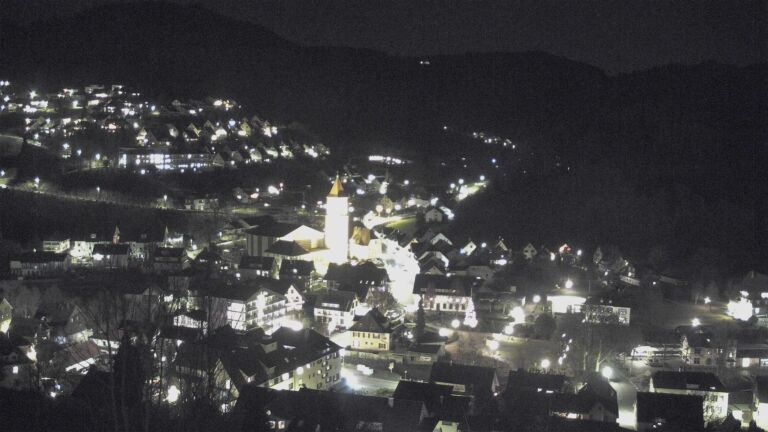 Dieses Bild zeigt eine Webcam-Aufnahme von Ottenhöfen, aufgenommen am Donnerstag, den 18.12.2025 um 19:10 Uhr