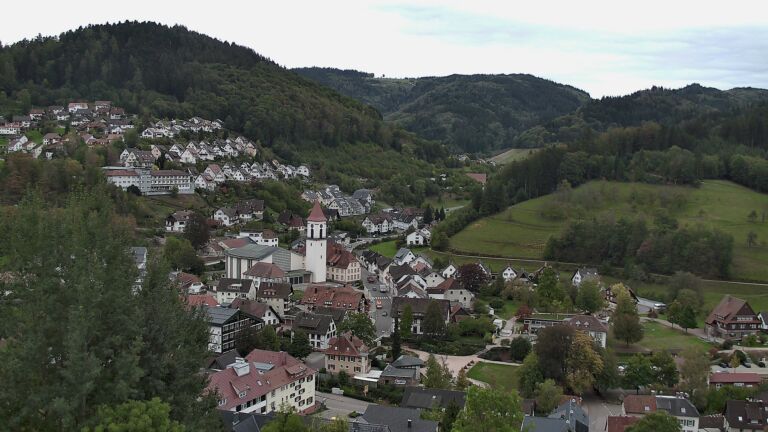 Dieses Bild zeigt eine Webcam-Aufnahme von Ottenhöfen, aufgenommen am Dienstag, den 13.10.2026 um 13:20 Uhr
