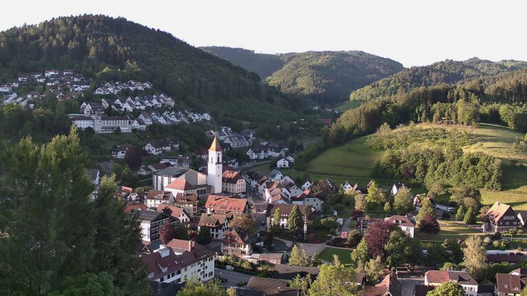 Dieses Bild zeigt eine Webcam-Aufnahme von Ottenhöfen, aufgenommen am Freitag, den 22.05.2026 um 06:50 Uhr