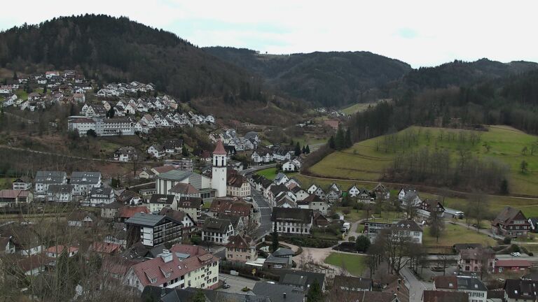 Dieses Bild zeigt eine Webcam-Aufnahme von Ottenhöfen, aufgenommen am Freitag, den 13.02.2026 um 16:00 Uhr