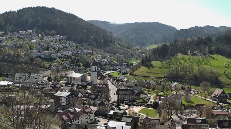 Dieses Bild zeigt eine Webcam-Aufnahme von Ottenhöfen, aufgenommen am Dienstag, den 07.04.2026 um 12:10 Uhr