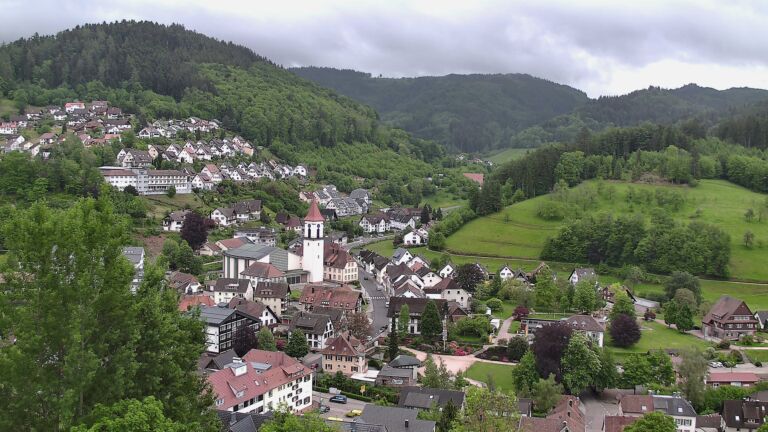 Dieses Bild zeigt eine Webcam-Aufnahme von Ottenhöfen, aufgenommen am Montag, den 11.05.2026 um 10:30 Uhr