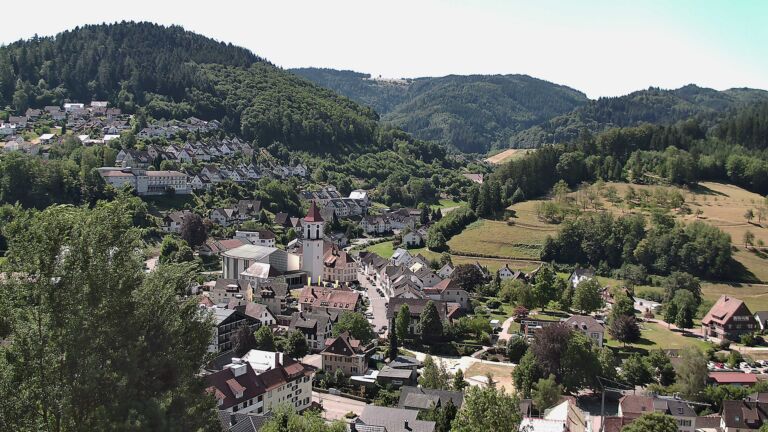 Dieses Bild zeigt eine Webcam-Aufnahme von Ottenhöfen, aufgenommen am Sonntag, den 12.07.2026 um 11:10 Uhr
