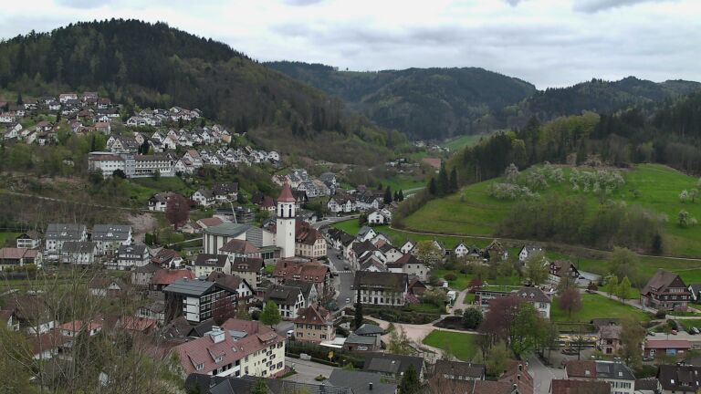 Dieses Bild zeigt eine Webcam-Aufnahme von Ottenhöfen, aufgenommen am Mittwoch, den 15.04.2026 um 15:10 Uhr