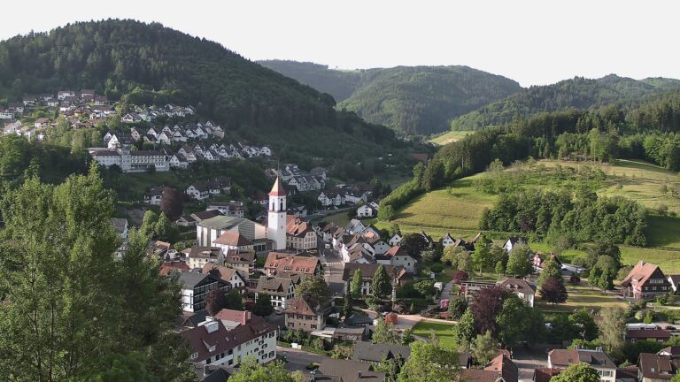 Dieses Bild zeigt eine Webcam-Aufnahme von Ottenhöfen, aufgenommen am Montag, den 25.05.2026 um 07:30 Uhr
