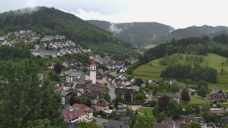 Dieses Bild zeigt eine Webcam-Aufnahme von Ottenhöfen, aufgenommen am Dienstag, den 02.06.2026 um 17:30 Uhr