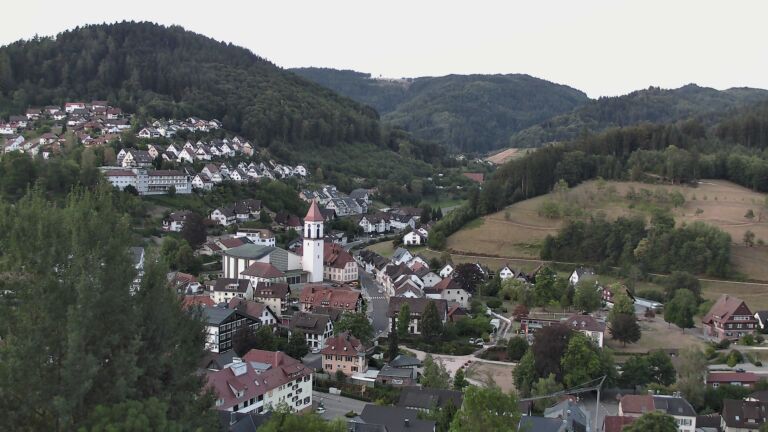Dieses Bild zeigt eine Webcam-Aufnahme von Ottenhöfen, aufgenommen am Sonntag, den 09.08.2026 um 06:00 Uhr