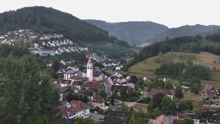 Dieses Bild zeigt eine Webcam-Aufnahme von Ottenhöfen, aufgenommen am Samstag, den 18.07.2026 um 06:10 Uhr