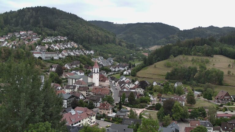 Dieses Bild zeigt eine Webcam-Aufnahme von Ottenhöfen, aufgenommen am Sonntag, den 30.08.2026 um 08:50 Uhr