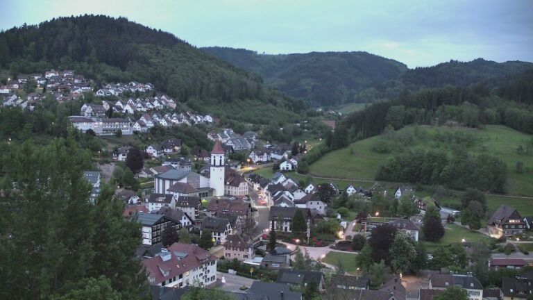 Dieses Bild zeigt eine Webcam-Aufnahme von Ottenhöfen, aufgenommen am Montag, den 04.05.2026 um 21:00 Uhr