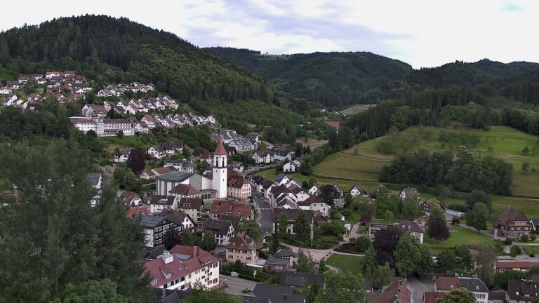 Dieses Bild zeigt eine Webcam-Aufnahme von Ottenhöfen, aufgenommen am Mittwoch, den 10.06.2026 um 19:40 Uhr