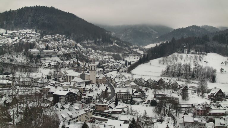 Dieses Bild zeigt eine Webcam-Aufnahme von Ottenhöfen, aufgenommen am Dienstag, den 06.01.2026 um 09:30 Uhr