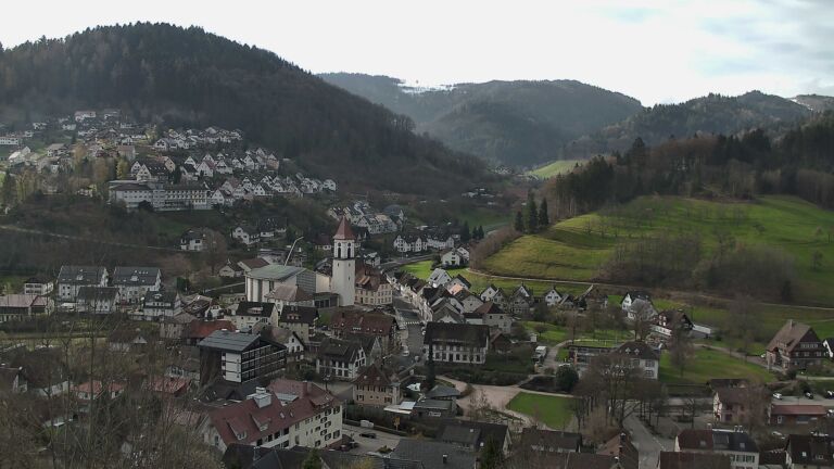 Dieses Bild zeigt eine Webcam-Aufnahme von Ottenhöfen, aufgenommen am Mittwoch, den 01.04.2026 um 09:30 Uhr