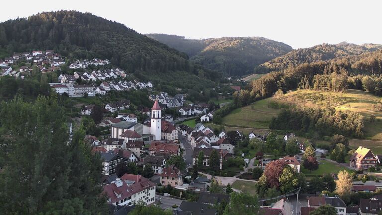 Dieses Bild zeigt eine Webcam-Aufnahme von Ottenhöfen, aufgenommen am Samstag, den 04.07.2026 um 06:30 Uhr