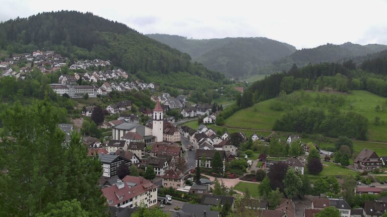 Dieses Bild zeigt eine Webcam-Aufnahme von Ottenhöfen, aufgenommen am Dienstag, den 05.05.2026 um 13:20 Uhr