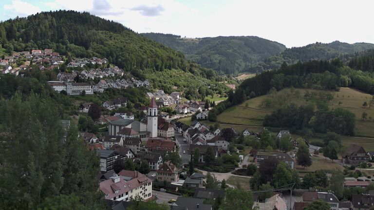 Dieses Bild zeigt eine Webcam-Aufnahme von Ottenhöfen, aufgenommen am Sonntag, den 19.07.2026 um 15:30 Uhr