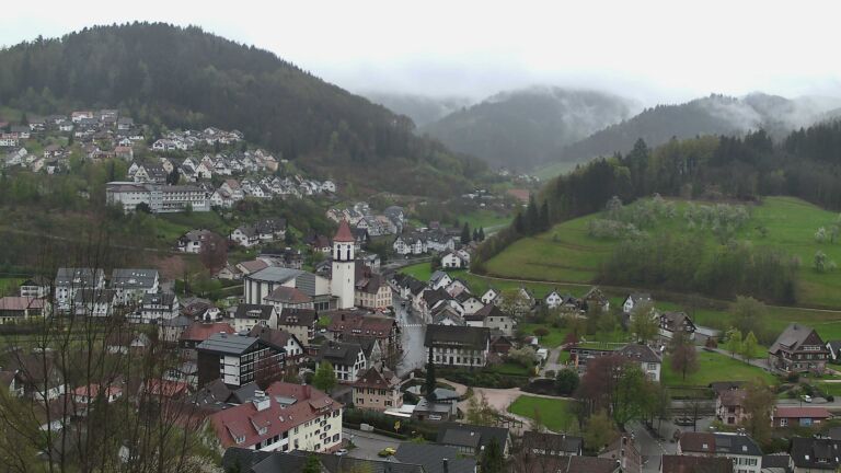 Dieses Bild zeigt eine Webcam-Aufnahme von Ottenhöfen, aufgenommen am Sonntag, den 12.04.2026 um 08:00 Uhr