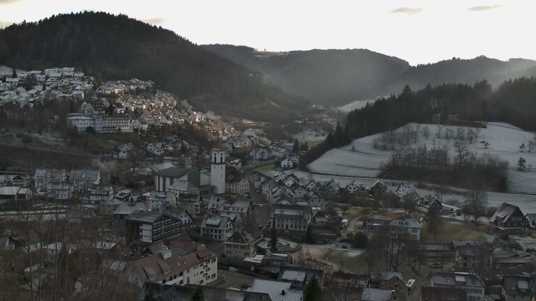 Dieses Bild zeigt eine Webcam-Aufnahme von Ottenhöfen, aufgenommen am Dienstag, den 30.12.2025 um 13:50 Uhr