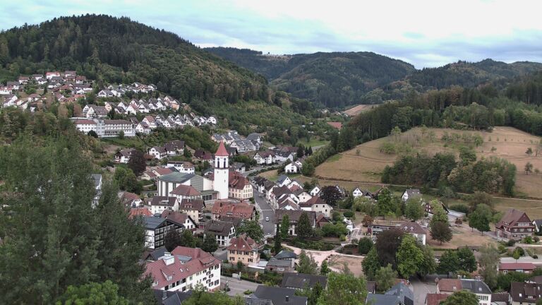 Dieses Bild zeigt eine Webcam-Aufnahme von Ottenhöfen, aufgenommen am Freitag, den 21.08.2026 um 07:00 Uhr