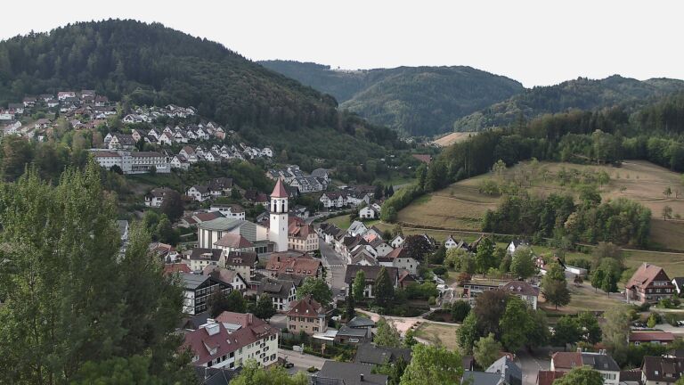 Dieses Bild zeigt eine Webcam-Aufnahme von Ottenhöfen, aufgenommen am Donnerstag, den 27.08.2026 um 08:40 Uhr