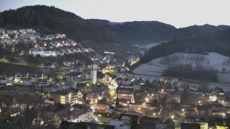 Dieses Bild zeigt eine Webcam-Aufnahme von Ottenhöfen, aufgenommen am Sonntag, den 28.12.2025 um 17:20 Uhr