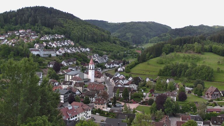 Dieses Bild zeigt eine Webcam-Aufnahme von Ottenhöfen, aufgenommen am Sonntag, den 17.05.2026 um 06:20 Uhr