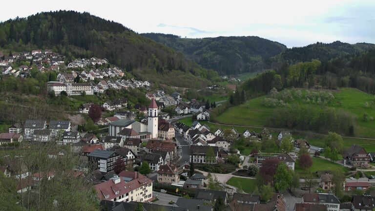 Dieses Bild zeigt eine Webcam-Aufnahme von Ottenhöfen, aufgenommen am Samstag, den 18.04.2026 um 19:20 Uhr