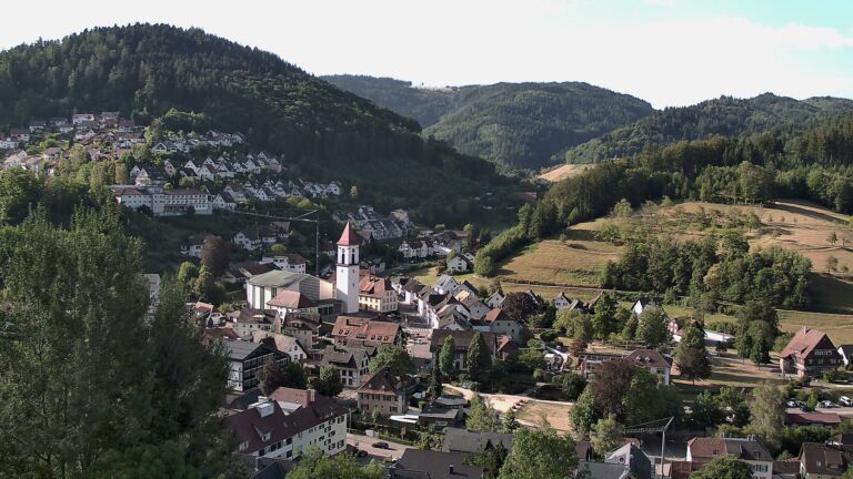 Dieses Bild zeigt eine Webcam-Aufnahme von Ottenhöfen, aufgenommen am Donnerstag, den 06.08.2026 um 08:50 Uhr