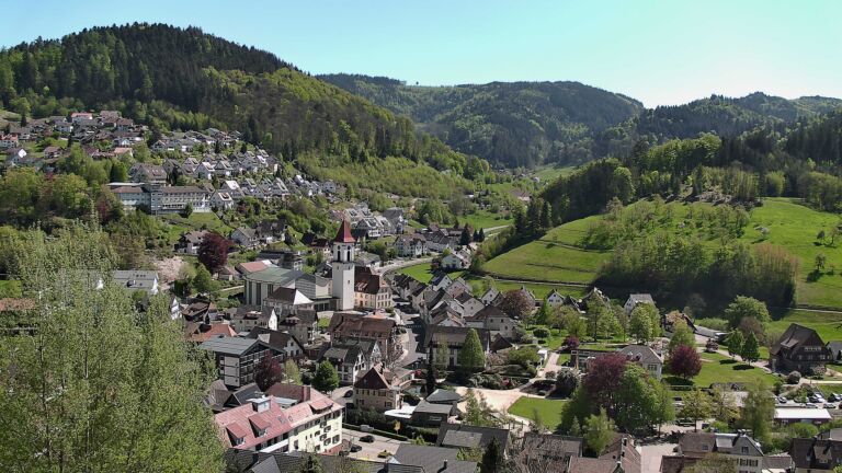 Dieses Bild zeigt eine Webcam-Aufnahme von Ottenhöfen, aufgenommen am Samstag, den 25.04.2026 um 14:50 Uhr