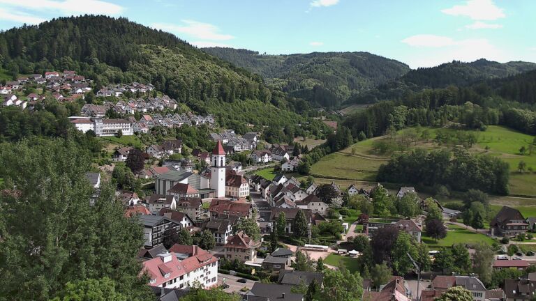 Dieses Bild zeigt eine Webcam-Aufnahme von Ottenhöfen, aufgenommen am Mittwoch, den 17.06.2026 um 16:50 Uhr