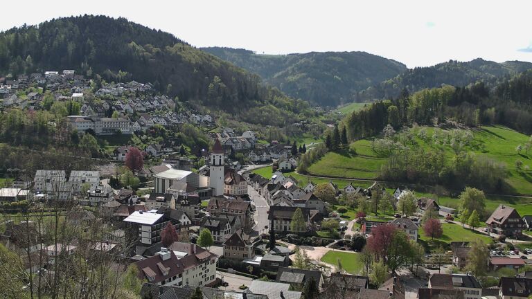 Dieses Bild zeigt eine Webcam-Aufnahme von Ottenhöfen, aufgenommen am Freitag, den 17.04.2026 um 11:40 Uhr