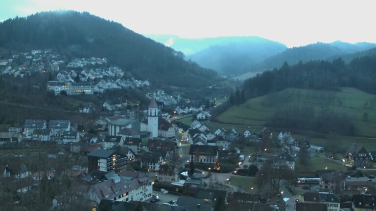 Dieses Bild zeigt eine Webcam-Aufnahme von Ottenhöfen, aufgenommen am Dienstag, den 23.12.2025 um 08:00 Uhr