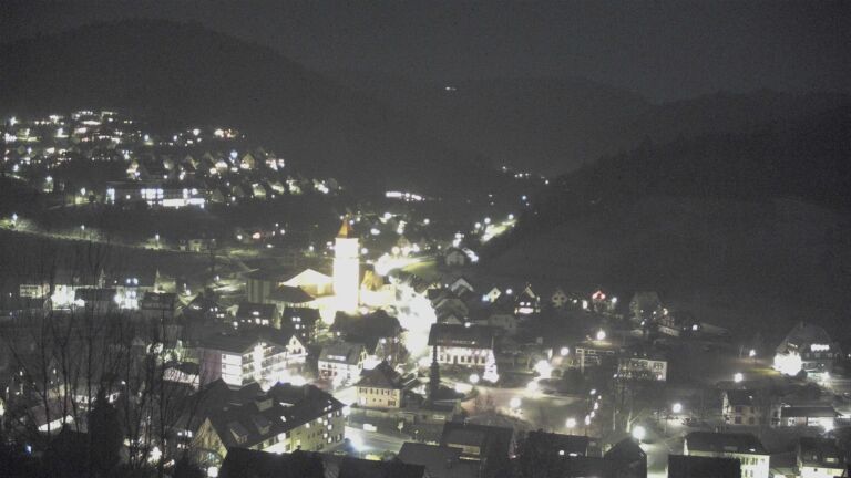 Dieses Bild zeigt eine Webcam-Aufnahme von Ottenhöfen, aufgenommen am Samstag, den 27.12.2025 um 18:10 Uhr