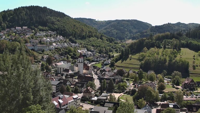 Dieses Bild zeigt eine Webcam-Aufnahme von Ottenhöfen, aufgenommen am Dienstag, den 15.09.2026 um 13:30 Uhr