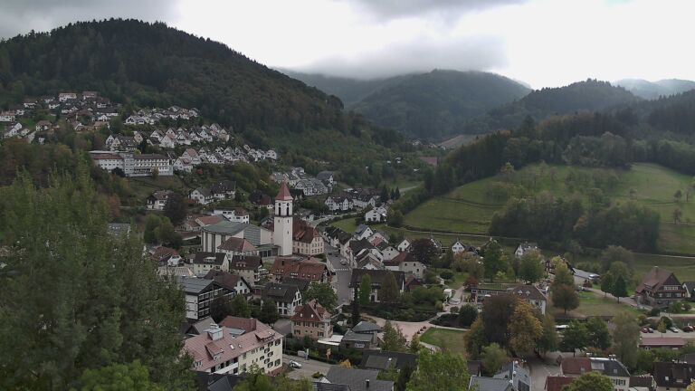 Dieses Bild zeigt eine Webcam-Aufnahme von Ottenhöfen, aufgenommen am Freitag, den 02.10.2026 um 13:10 Uhr