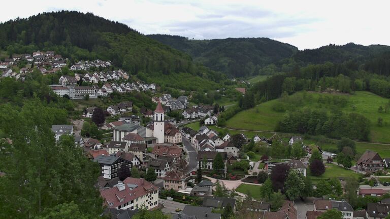 Dieses Bild zeigt eine Webcam-Aufnahme von Ottenhöfen, aufgenommen am Montag, den 04.05.2026 um 14:20 Uhr