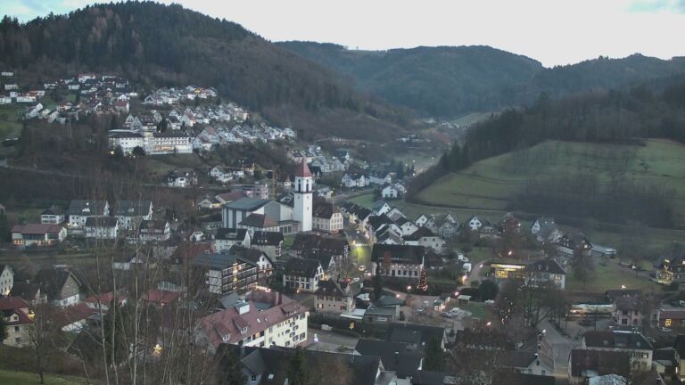 Dieses Bild zeigt eine Webcam-Aufnahme von Ottenhöfen, aufgenommen am Montag, den 15.12.2025 um 16:50 Uhr