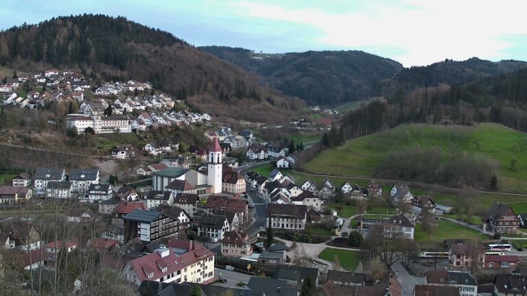 Dieses Bild zeigt eine Webcam-Aufnahme von Ottenhöfen, aufgenommen am Freitag, den 03.04.2026 um 19:50 Uhr