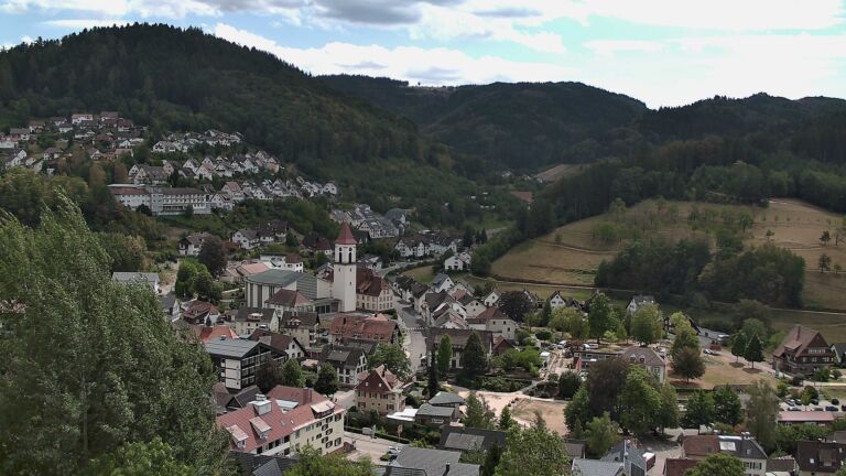 Dieses Bild zeigt eine Webcam-Aufnahme von Ottenhöfen, aufgenommen am Mittwoch, den 19.08.2026 um 13:50 Uhr