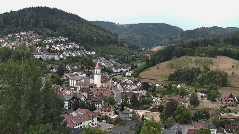 Dieses Bild zeigt eine Webcam-Aufnahme von Ottenhöfen, aufgenommen am Sonntag, den 16.08.2026 um 07:30 Uhr