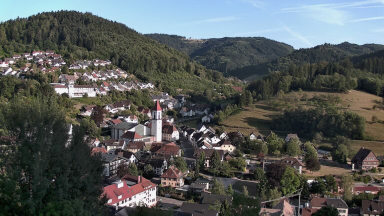 Dieses Bild zeigt eine Webcam-Aufnahme von Ottenhöfen, aufgenommen am Donnerstag, den 23.07.2026 um 19:30 Uhr