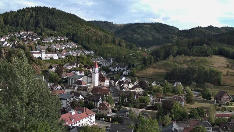Dieses Bild zeigt eine Webcam-Aufnahme von Ottenhöfen, aufgenommen am Freitag, den 28.08.2026 um 18:40 Uhr