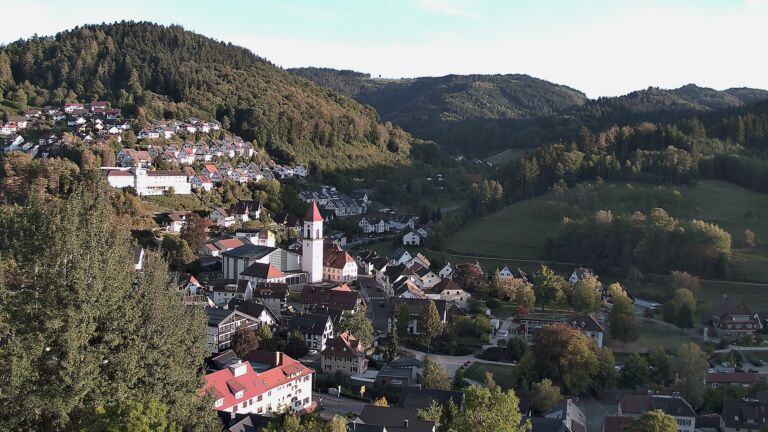 Dieses Bild zeigt eine Webcam-Aufnahme von Ottenhöfen, aufgenommen am Samstag, den 26.09.2026 um 18:20 Uhr