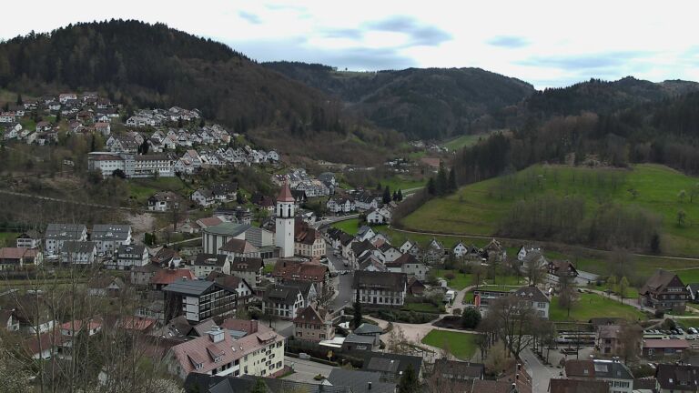 Dieses Bild zeigt eine Webcam-Aufnahme von Ottenhöfen, aufgenommen am Sonntag, den 05.04.2026 um 14:10 Uhr