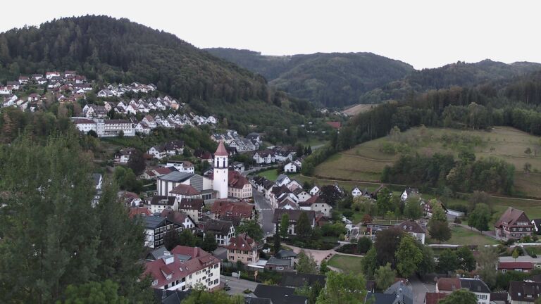 Dieses Bild zeigt eine Webcam-Aufnahme von Ottenhöfen, aufgenommen am Sonntag, den 06.09.2026 um 07:00 Uhr