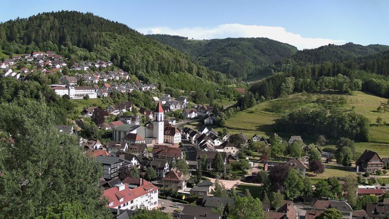Dieses Bild zeigt eine Webcam-Aufnahme von Ottenhöfen, aufgenommen am Donnerstag, den 28.05.2026 um 18:00 Uhr