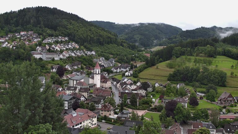 Dieses Bild zeigt eine Webcam-Aufnahme von Ottenhöfen, aufgenommen am Freitag, den 12.06.2026 um 10:40 Uhr