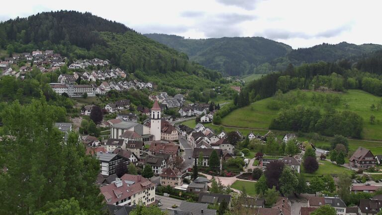 Dieses Bild zeigt eine Webcam-Aufnahme von Ottenhöfen, aufgenommen am Dienstag, den 05.05.2026 um 12:10 Uhr